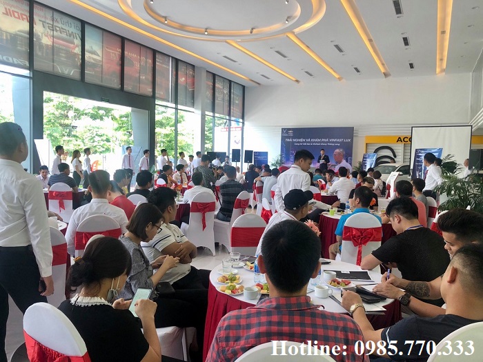 Khach hang den trai nghiem va lai thu xe Vinfast lux - Đại lý VinFast Nam Từ Liêm, Hà Nội Khach hang den trai nghiem va lai thu xe Vinfast lux - Đại lý VinFast Nam Từ Liêm, Hà Nội