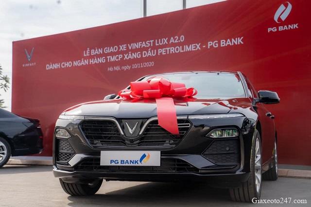 Le ban giao xe VinFast Lux cho ngan hang PGBank 2 - Bàn giao lô xe VinFast Lux cho Ngân hàng TMCP Xăng dầu Petrolimex (PG Bank)