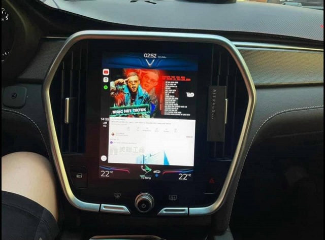 Nang-cap-Apple-Carplay-cho-VinFast-Lux-tai-nha-trong-not-nhac-4.jpg
